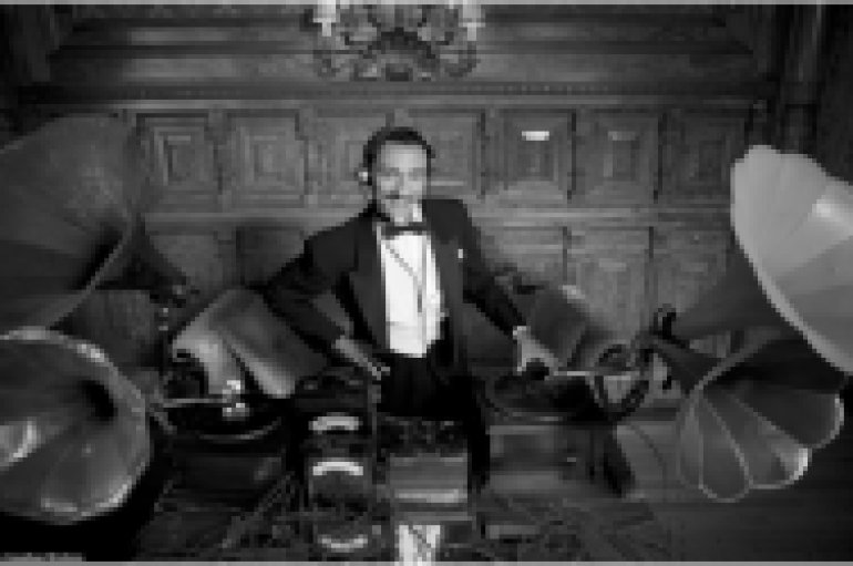 Bob Sinclar visits Hollywood 1923 with new single 'Groupie' [VDEO]